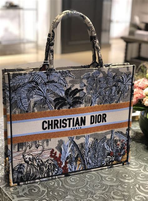 borsa mare christian dior imitazione|discontinued Christian Dior purses.